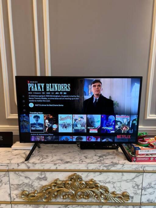 Arte Mont Kiara-netflix-muji-muji-6pax Apartment